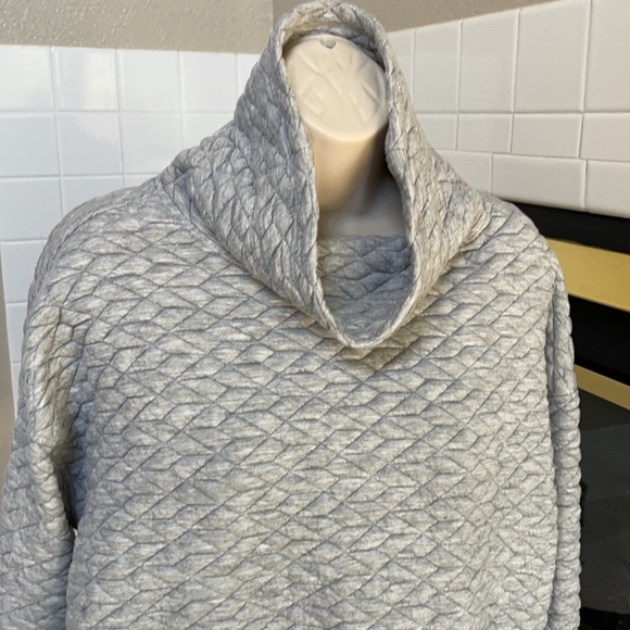 Calvin Klein Performance Gray sweater- size medium - Picture 2 of 8